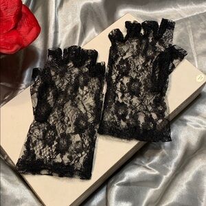 🌹80’s Style Elegant Black Lace Fingerless Fashion Gloves • NWOT